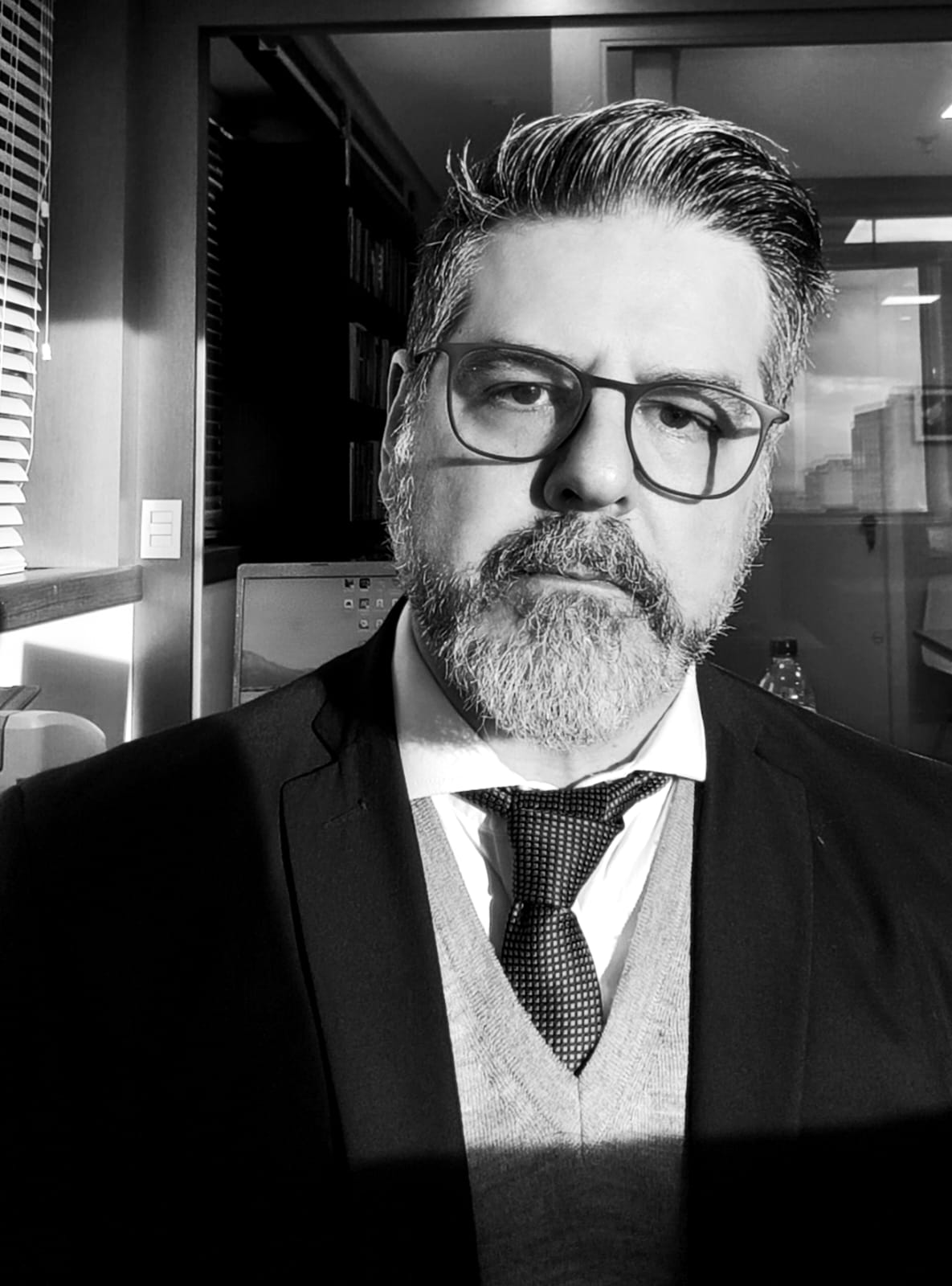Dr. Alberto Fett