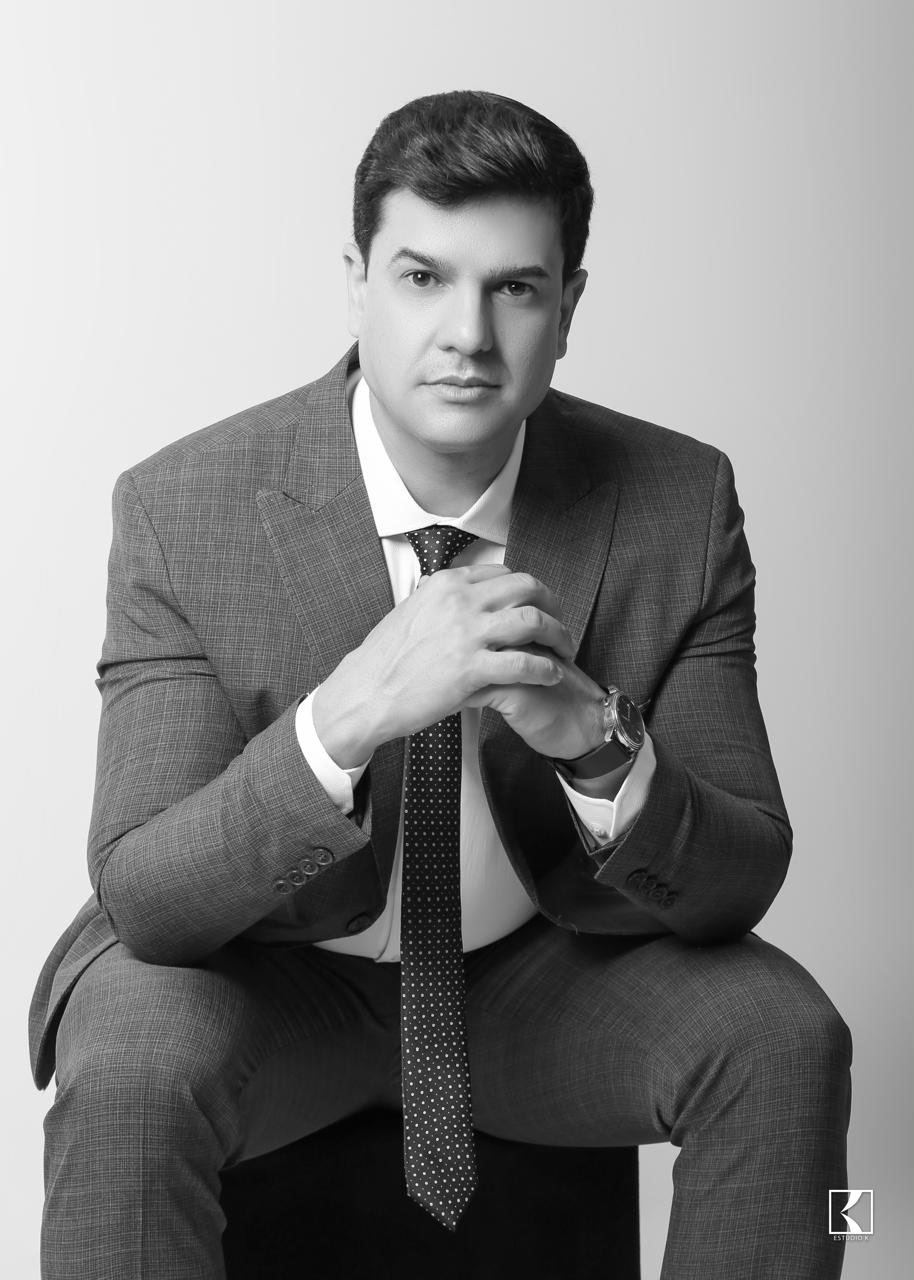 Dr. José Alberto B. Correia